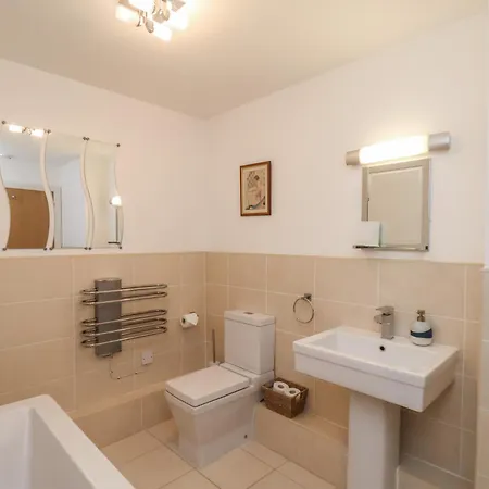 Sail Away, 17 Union Mill * Уитби